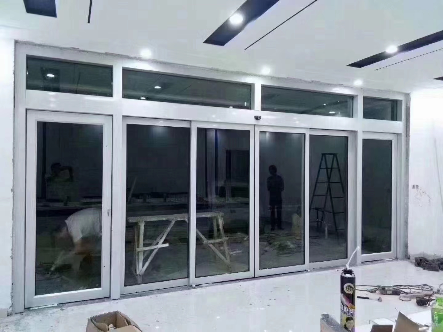 感應(yīng)自動(dòng)門