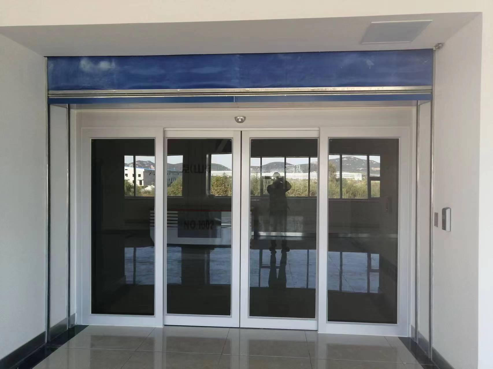 感應(yīng)自動(dòng)門